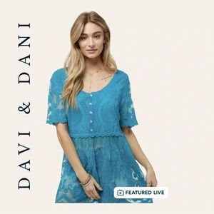 0983.‎ DAVI & DANI SHORT SLEEVE TUNIC TOP EMBROIDERED AND LACE SIZE M/L